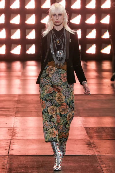 Look 48